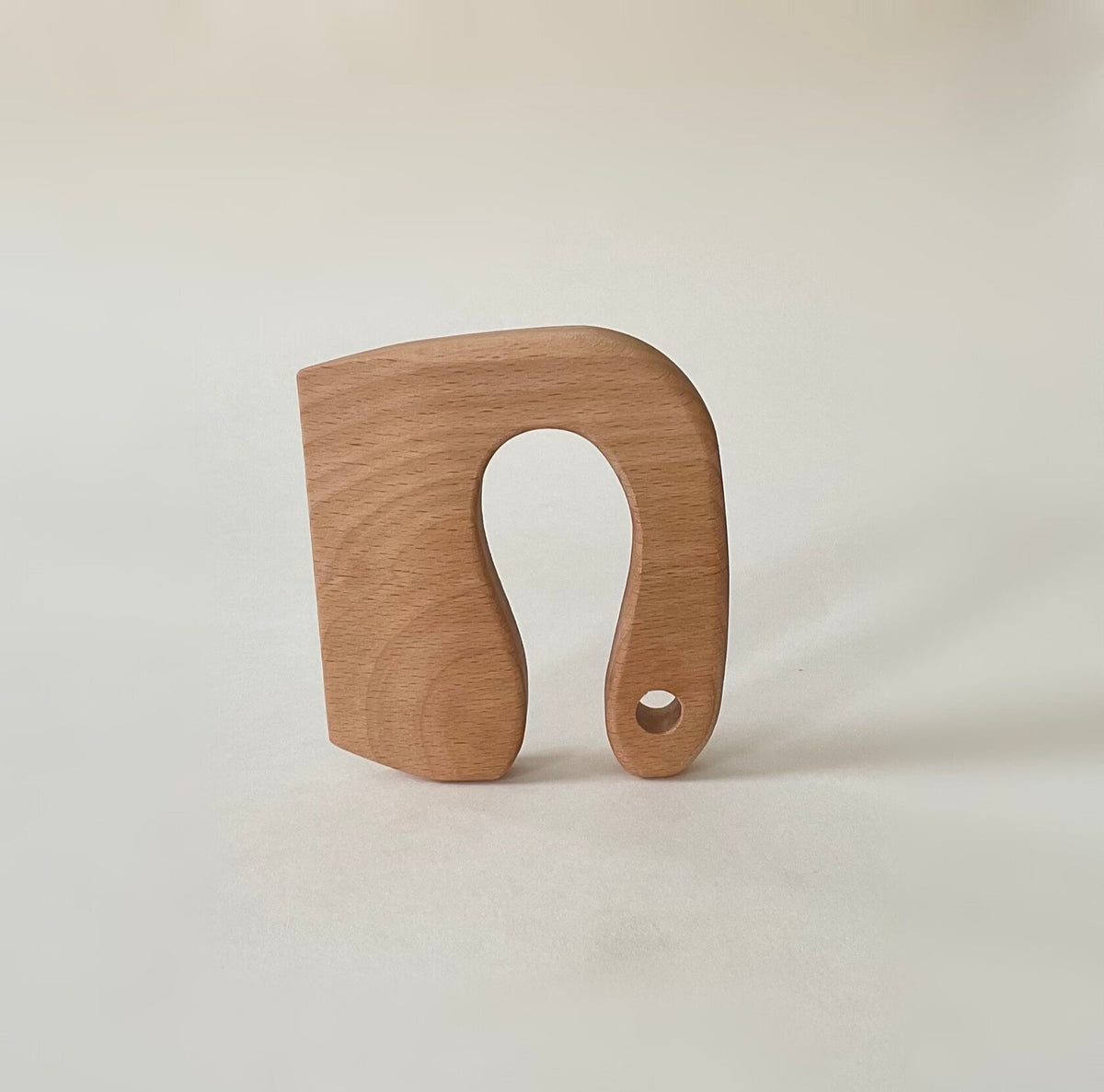 Eco-friendly wooden knife for kids – enhances fine motor skills and independence through safe cutting activities.